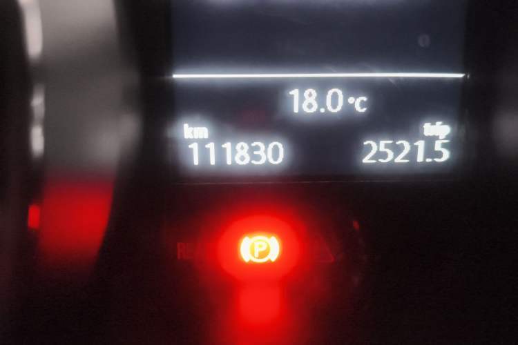 Used Volkswagen Golf 2014 1.6L Automatic Comfort Model Odometer Close Up