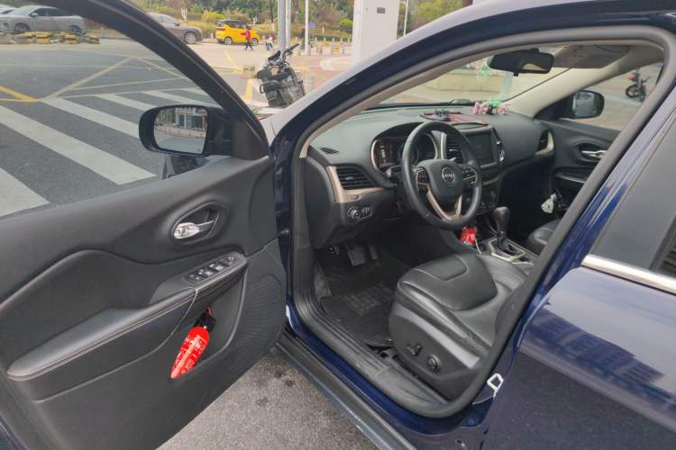 Used Jeep Cherokee 2017 2.0L Superior Edition