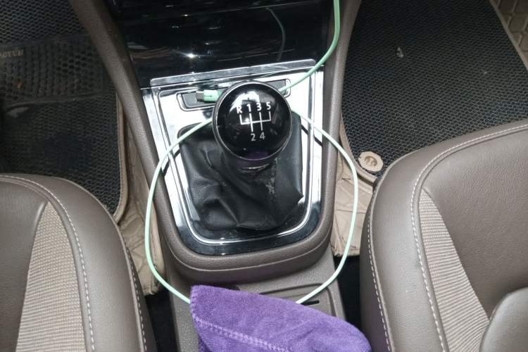 Used Volkswagen Bora 2014 1.6L Manual Comfort Model Gear Lever