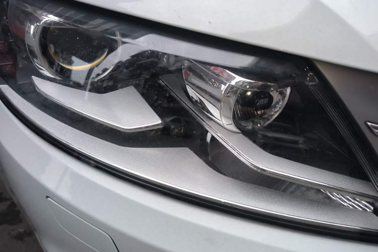 Used Volkswagen FAW-Volkswagen CC 2016 1.8TSI Luxury Model Right Front Headlight