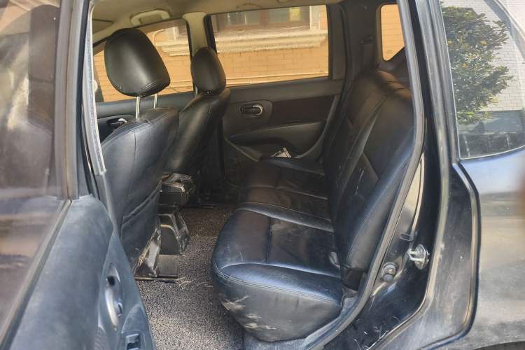 Used Nissan Livina 2010 Jingyue Edition 1.6L Manual All-Around Model
