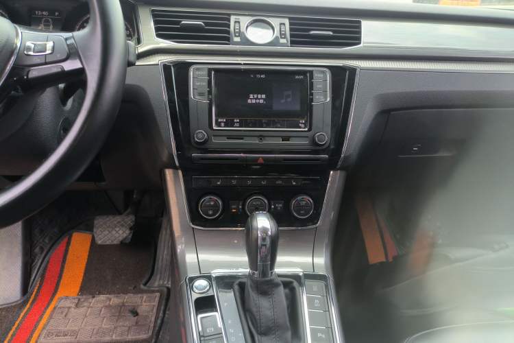 Used Volkswagen Passat 2017 330TSI DSG Luxury Edition Audio And AC Panel