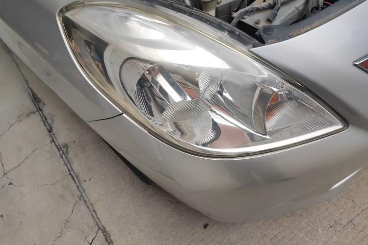 Used Nissan Sunny 2011 1.5XE Manual Comfort Edition Right Front Headlight