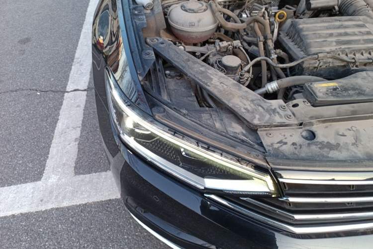 Used Volkswagen Magotan 2020 280TSI DSG Comfort Edition Right Front Headlight