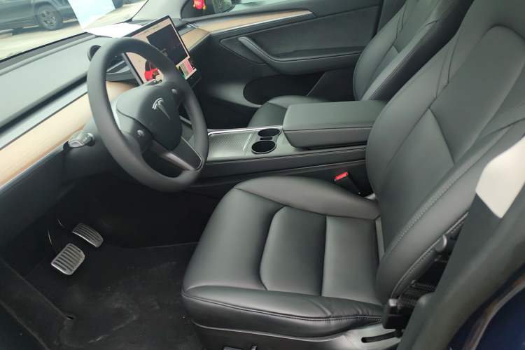 Used Tesla Model Y 2021 Long-Range All-Wheel-Drive Version 3D7
