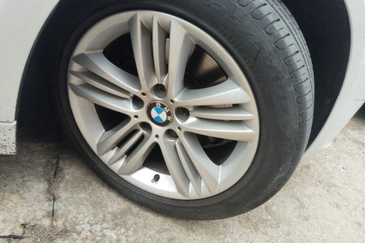 Used BMW 3 Series 2016 320Li Fashion Model Right Front Wheel Hub
