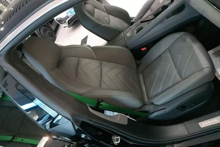 Used Zeekr 001 2022 Ultra-Long Range Dual-Motor ME Version Right Front Seat