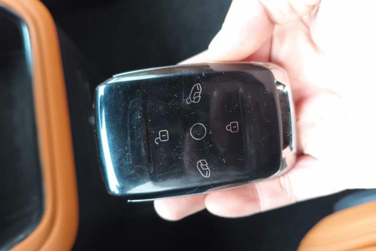 Used Geely Galaxy LEVC L380 2024 140-Degree 6-Seater All-Wheel-Drive Ultra