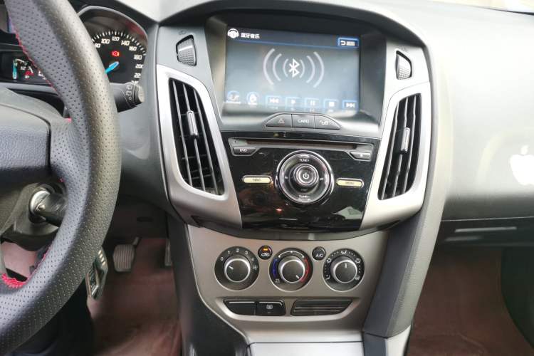 Used Ford Focus 2012 Hatchback 1.6L Manual Comfort Model Audio And AC Panel