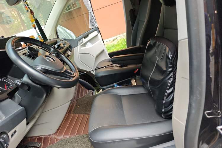 Used Volkswagen Caravelle 2018 2.0 TSI 4x4 Luxury Edition 7-Seater Left Front Seat