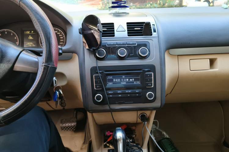 Used Volkswagen Touran 2011 1.4T DSG Zhiya Edition 5 Seats Audio And AC Panel