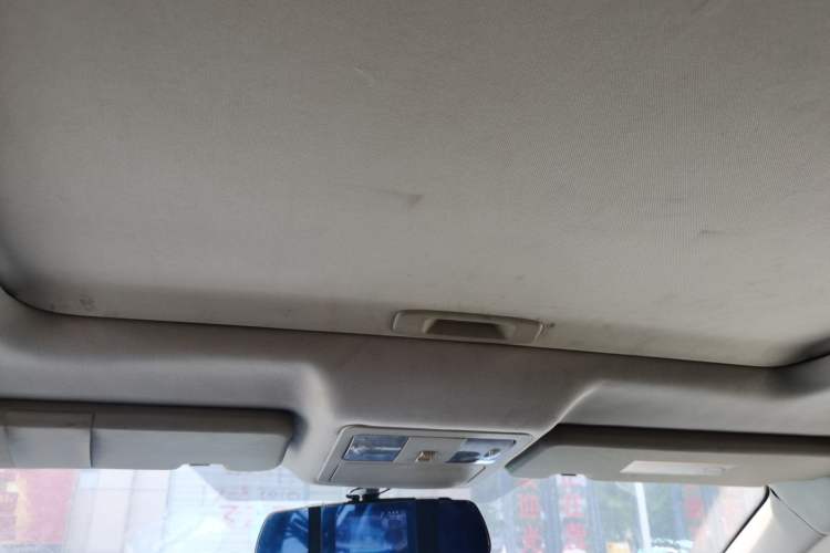 Used Dongfeng Aeolus AX7 2015 2.0L Manual Zhiyi Trim
