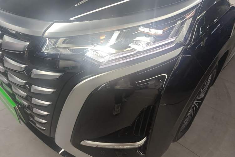 Used Denza D9 2022 DM-i 1040 Prestige Model
