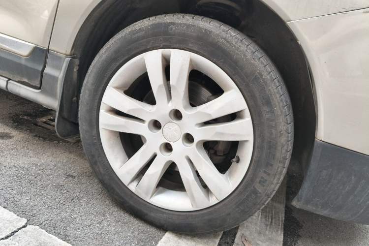 Used Peugeot 3008 2015 1.6THP Automatic Prestige Edition Right Front Wheel Hub