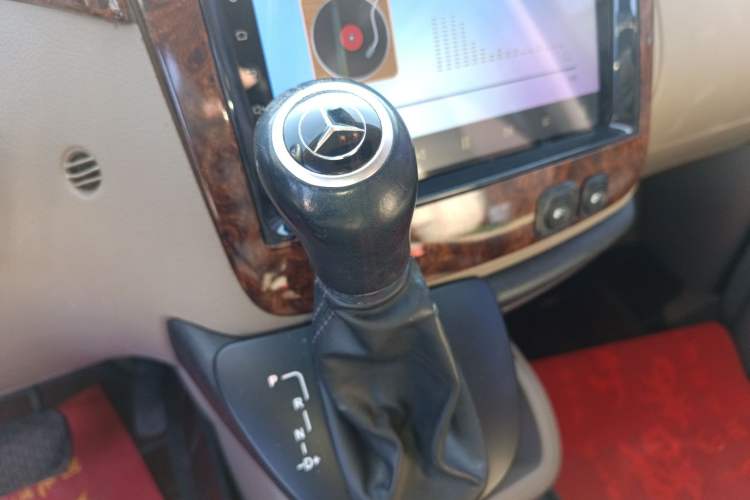 Used Mercedes-Benz Viano 2011 2.5L Prestige Edition
