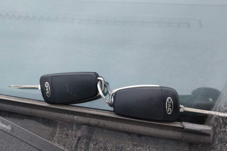 Used JAC Refine M4 2016 2.0L Manual Luxury Version