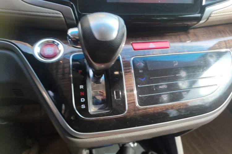 Used Honda Odyssey 2015 Revised 2.4L Luxury Edition Gear Lever