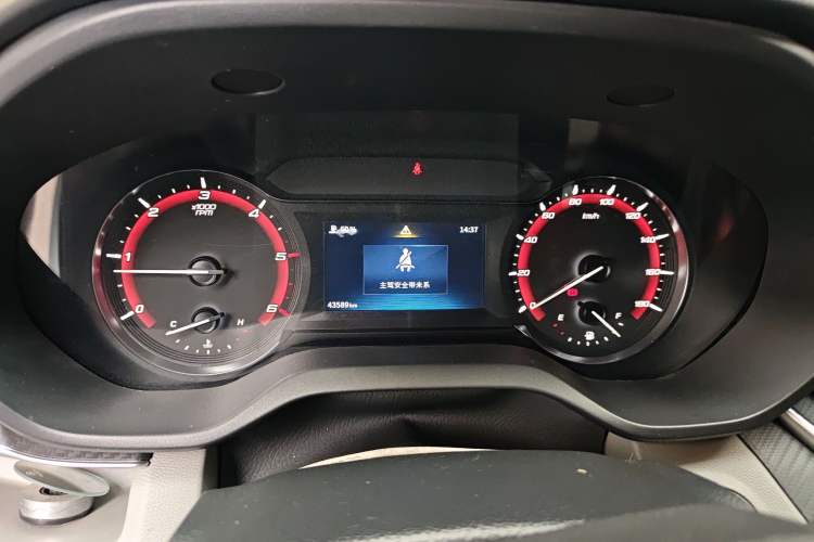 Used SAIC MAXUS Xintu V90 2022 2.0T Manual Zhiyun King Rear-Drive Long Wheelbase High-Roof with Single Rear Tire—6/7 Seats