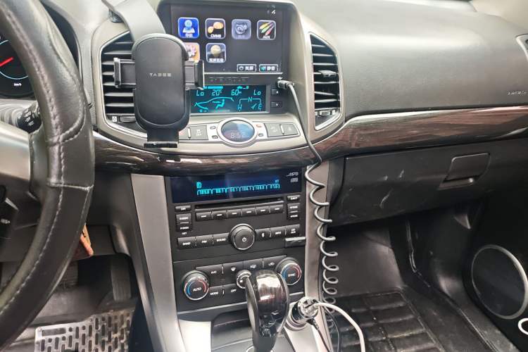 Used Chevrolet Captiva 2014 2.4L 4x4 Flagship Edition 7 Seats Audio And AC Panel