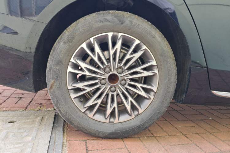 Used Hongqi H5 2024 1.5T DCT Smart Connect Flagship Edition Right Rear Wheel Hub