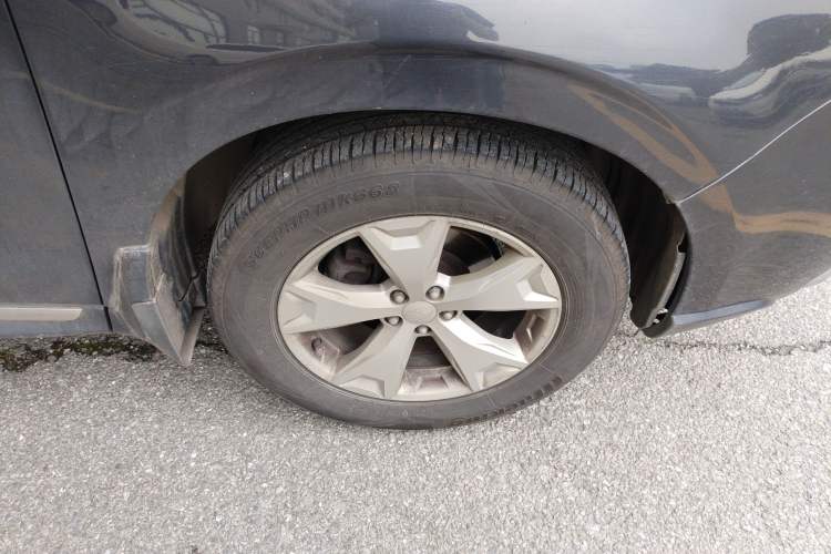 Used Subaru Forester 2013 2.5i Automatic Luxury Edition Right Front Wheel Hub