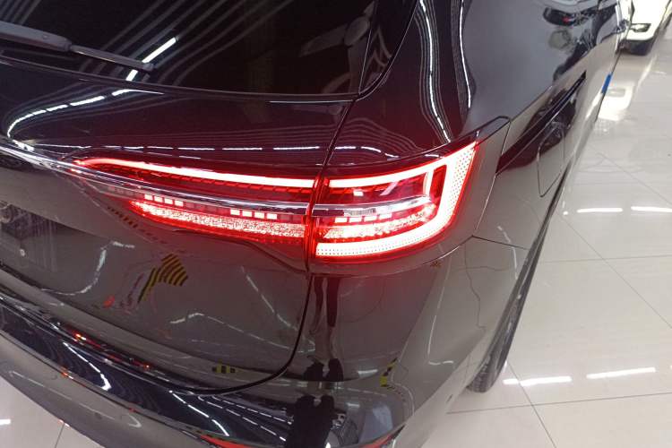 Used Volkswagen Viloran 2023 330TSI Luxury Edition Exterior 3