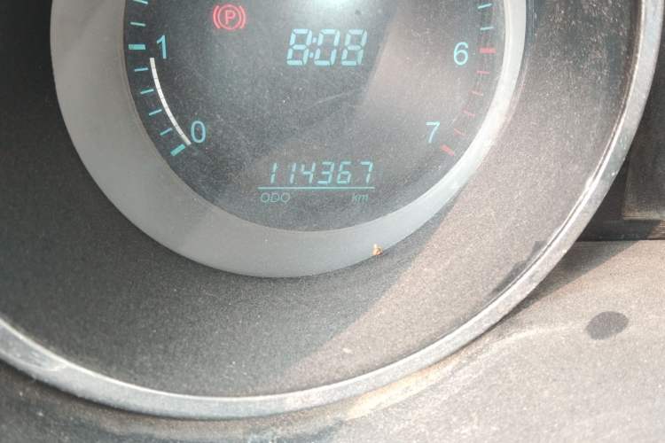 Used CHANGAN KAICHENG Ruixing M90 2016 2.0L Comfort Edition 4G94S Odometer Close Up