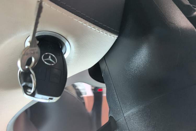 Used Mercedes-Benz Vito 2021 2.0T Elite Version 7 Seats Vehicle Key