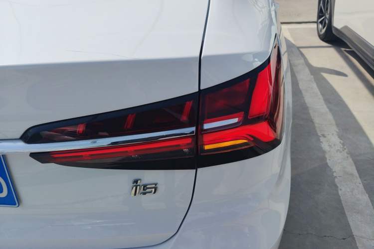 Used Roewe i5 2021 1.5L CVT Platinum Edition
