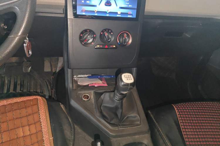 Used Wuling Zhengcheng 2021 1.5T Manual Comfort Version Gear Lever