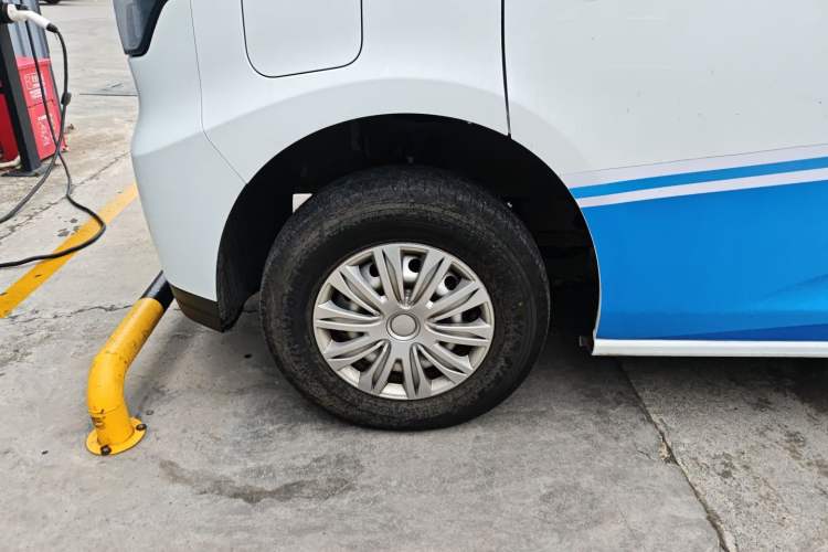 Used JMC E Fushun 2025 Model, Open Window Version, 53.58 kWh, Mid-axle, Mid-roof
