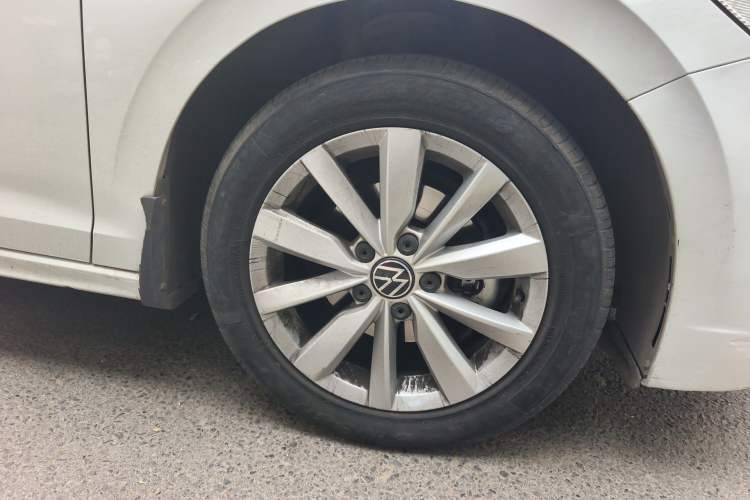 Used Volkswagen Bora 2021 1.5L Manual Comfort Smart Connect Edition Right Front Wheel Hub