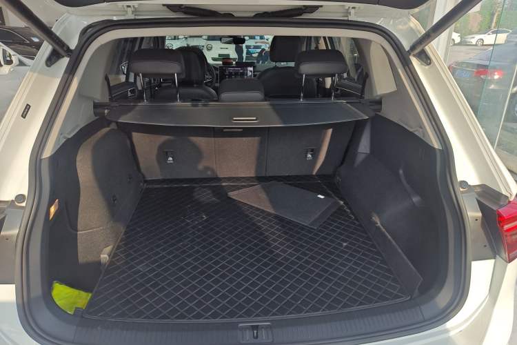 Used Volkswagen Tiguan L New Energy 2023 430 PHEV Plug-in Hybrid Flagship Edition Trunk