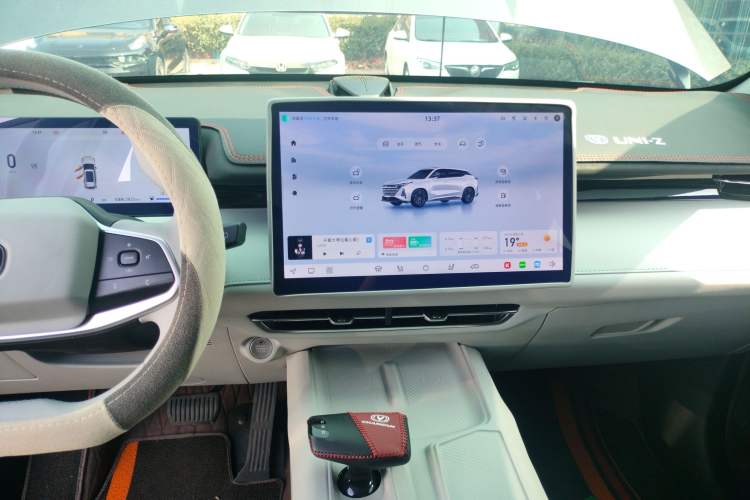 Used CHANGAN UNI-Z New Energy 2024 Blue Whale Smart Electric iDD 125km Leading Model Audio And AC Panel