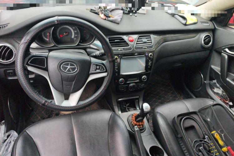 Used JAC Group Heyue 2012 1.5L Manual Luxury Version Center Console