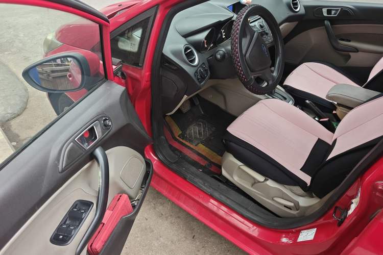 Used Ford Fiesta 2013 Sedan 1.5L Automatic Fashion Edition
