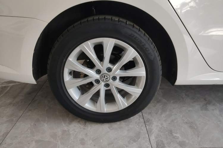 Used Volkswagen Lavida 2015 1.6L Automatic Comfort Edition Right Rear Wheel Hub