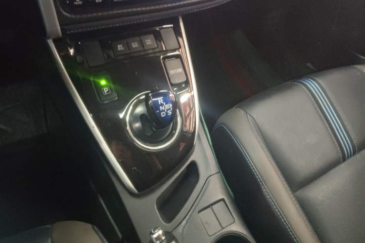 Used Toyota Levin 2018 Dual-Engine 1.8H GS-V E-CVT Prestige Version China V Standard Gear Lever