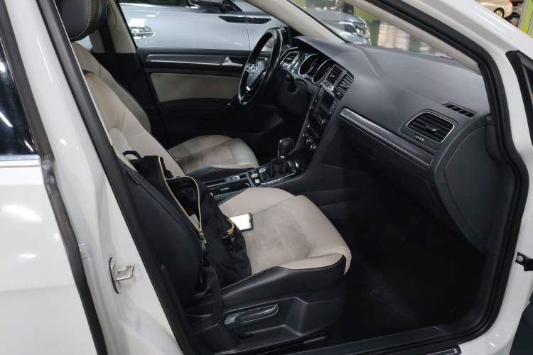 Used Volkswagen Golf 2017 230TSI Automatic Luxury Million-Vehicle Commemorative Edition