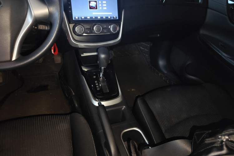 Used Nissan Tiida 2016 1.6L CVT Cool Dynamic Edition Gear Lever