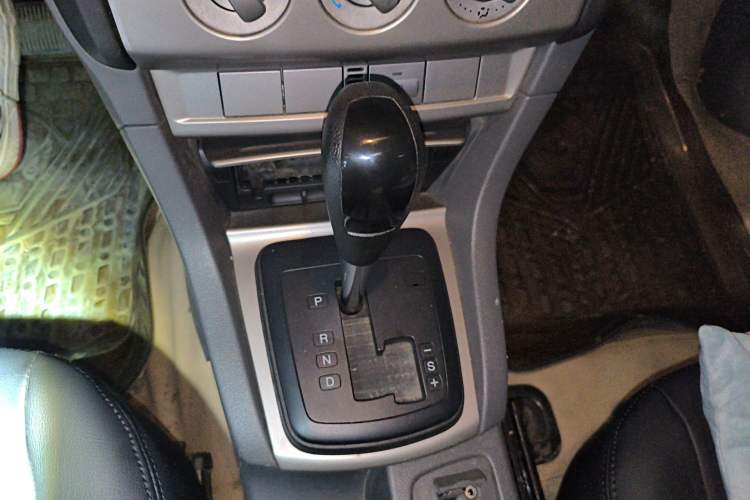 Used Ford Focus 2012 Hatchback Classic 1.8L Automatic Base Model Gear Lever