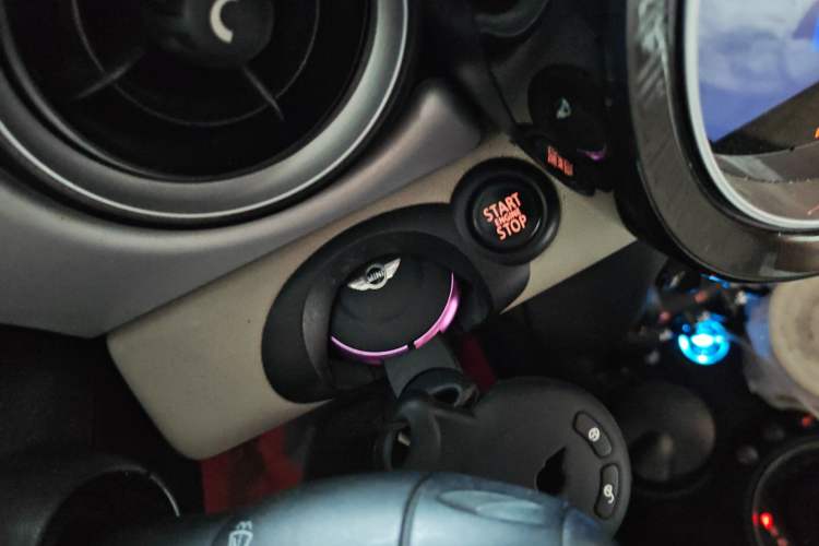 Used MINI 2011 1.6L ONE
