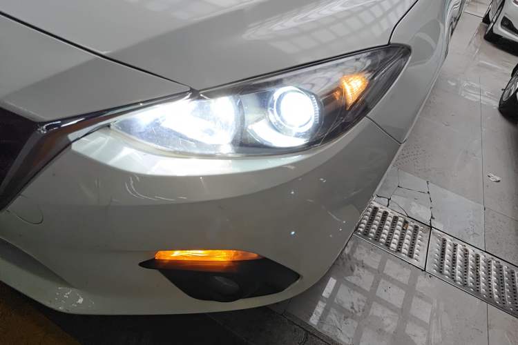 Used Mazda 3 Axela 2016 Sedan 1.5L Automatic Comfort Model Left Front Headlight