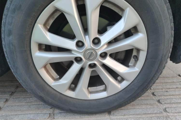 Used Nissan X-Trail 2015 2.0L CVT Comfort MAX Edition 2WD
