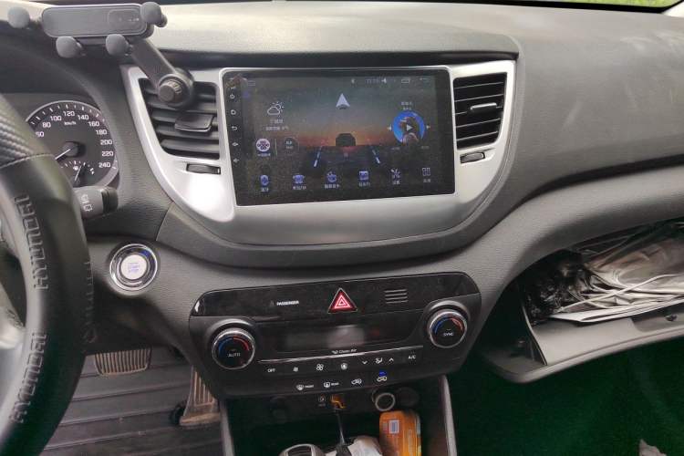 Used Hyundai Tucson 2015 1.6T Dual-Clutch Two-Wheel-Drive Leading Model
