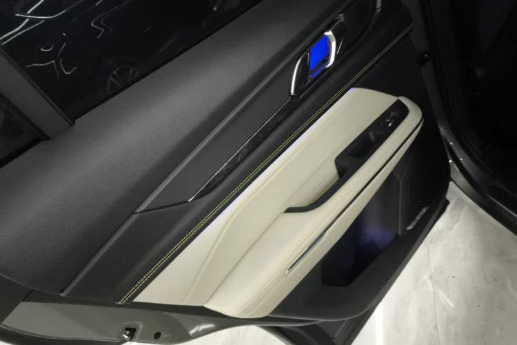 Used Lynk & Co 05 2020 2.0TD Two-Wheel Drive Shine Halo
