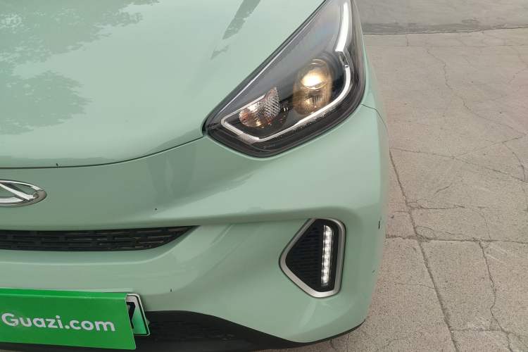 Used Chery New Energy Little Ant 2021 200 000 Yuan "Ant Fan" Edition Energized Version NMC Lithium Battery 301 km Left Front Headlight