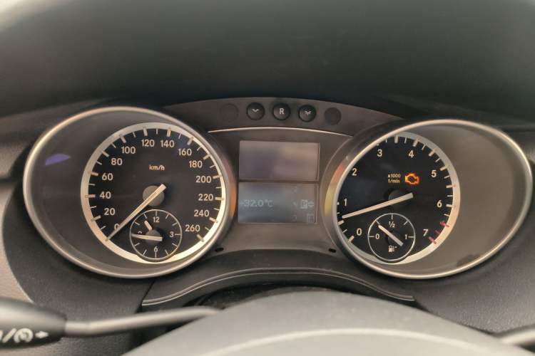 Used Mercedes-Benz R-Class 2015 R 400 4MATIC Business Model Instrument Cluster