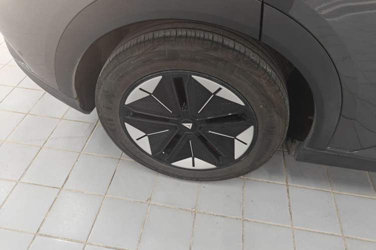 Used Deepal S07 2025 Deepal Intelligent Driving AD PRO Range-Extended Version Exterior 5