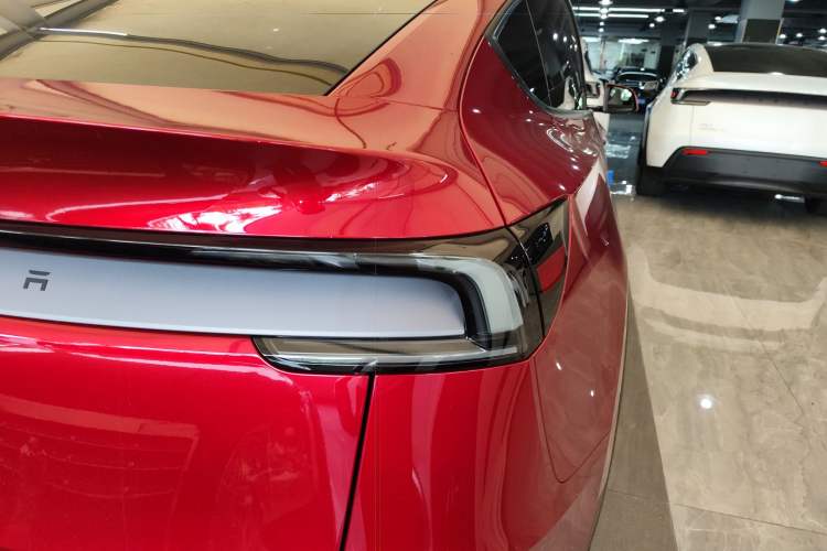 Used Tesla Model Y 2026 Facelifted Long-Range Rear-Drive Model Right Rear Taillight